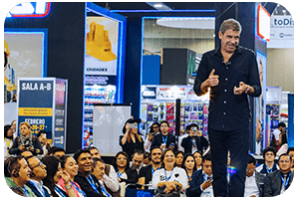 arturo elias ayub en expo ferretera